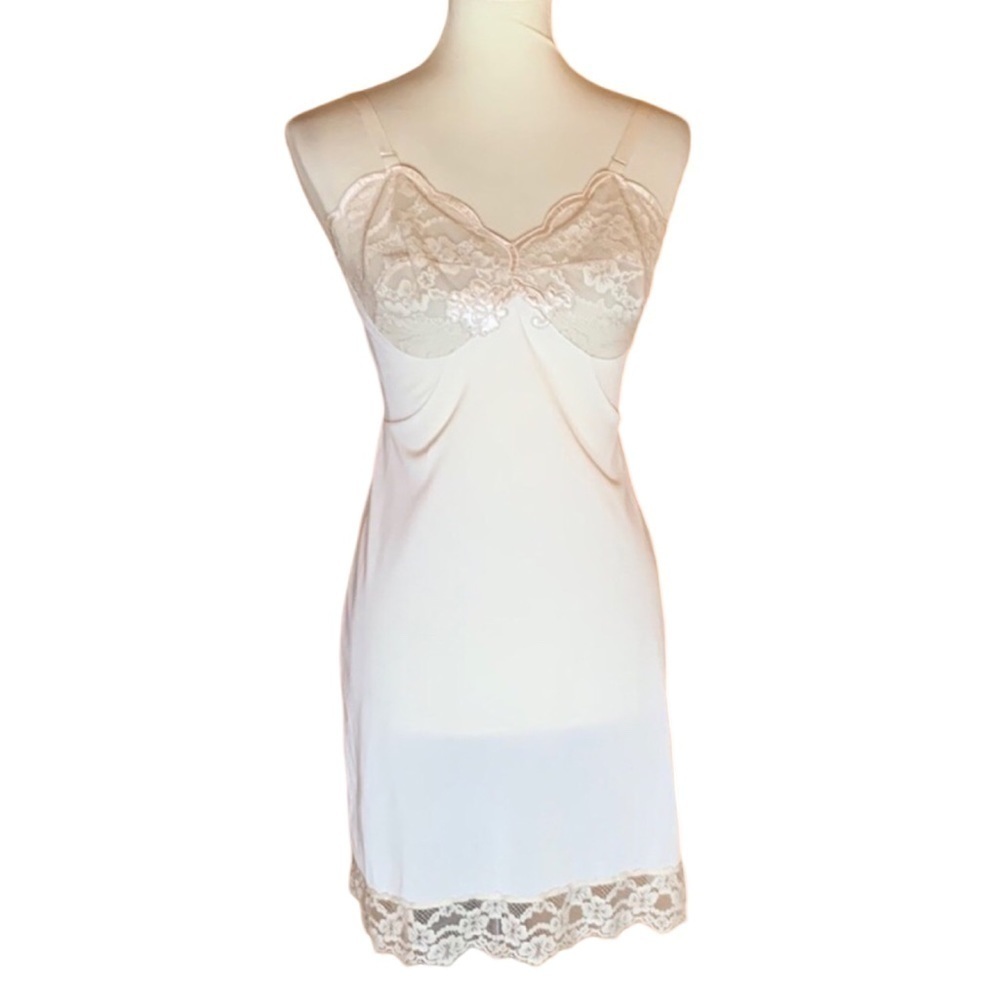 Vintage Gossard Artemis beige full slip with lace cups Size 34 Short